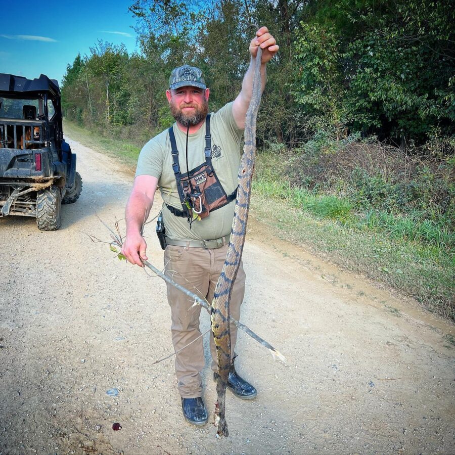 St. Stephen Hunter Crosses Paths With Giant Cottonmouth – Berkeley County, SC News